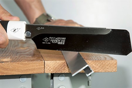 アルミ見切り材の切断