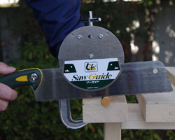 ソーガイドを使った丸棒の切断